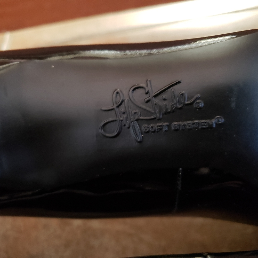 Lifestride Black Patent Leather Heels - Picture 5 of 7